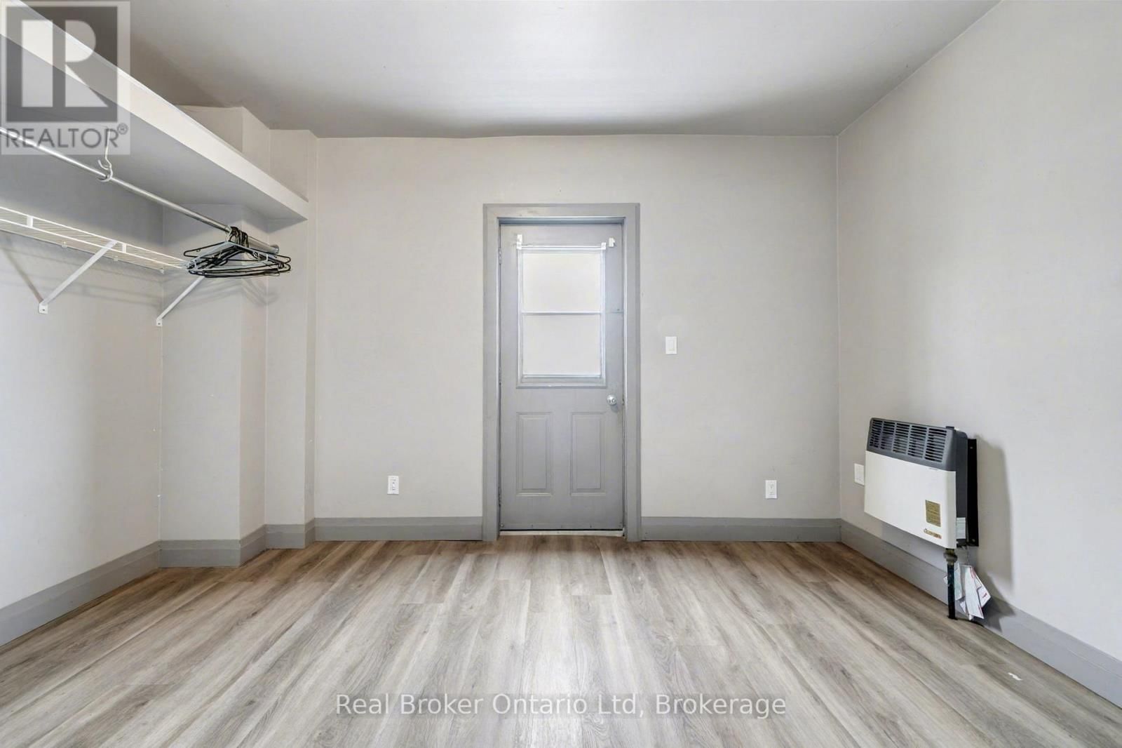 A - 7 ROBERT STREET WEST Image 21