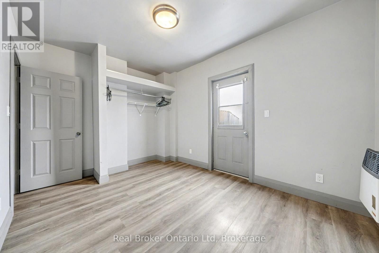 A - 7 ROBERT STREET WEST Image 22