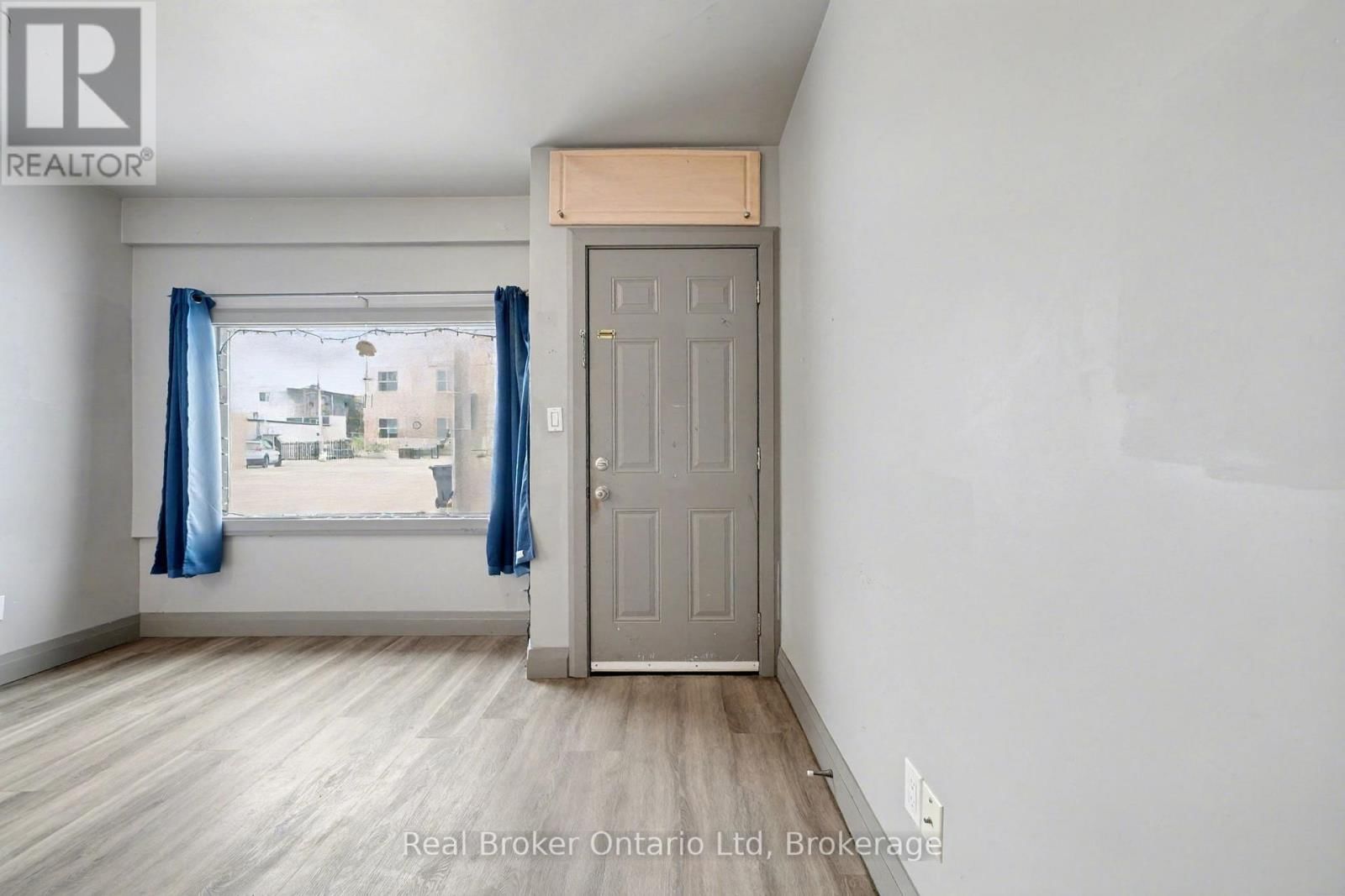 A - 7 ROBERT STREET WEST Image 6