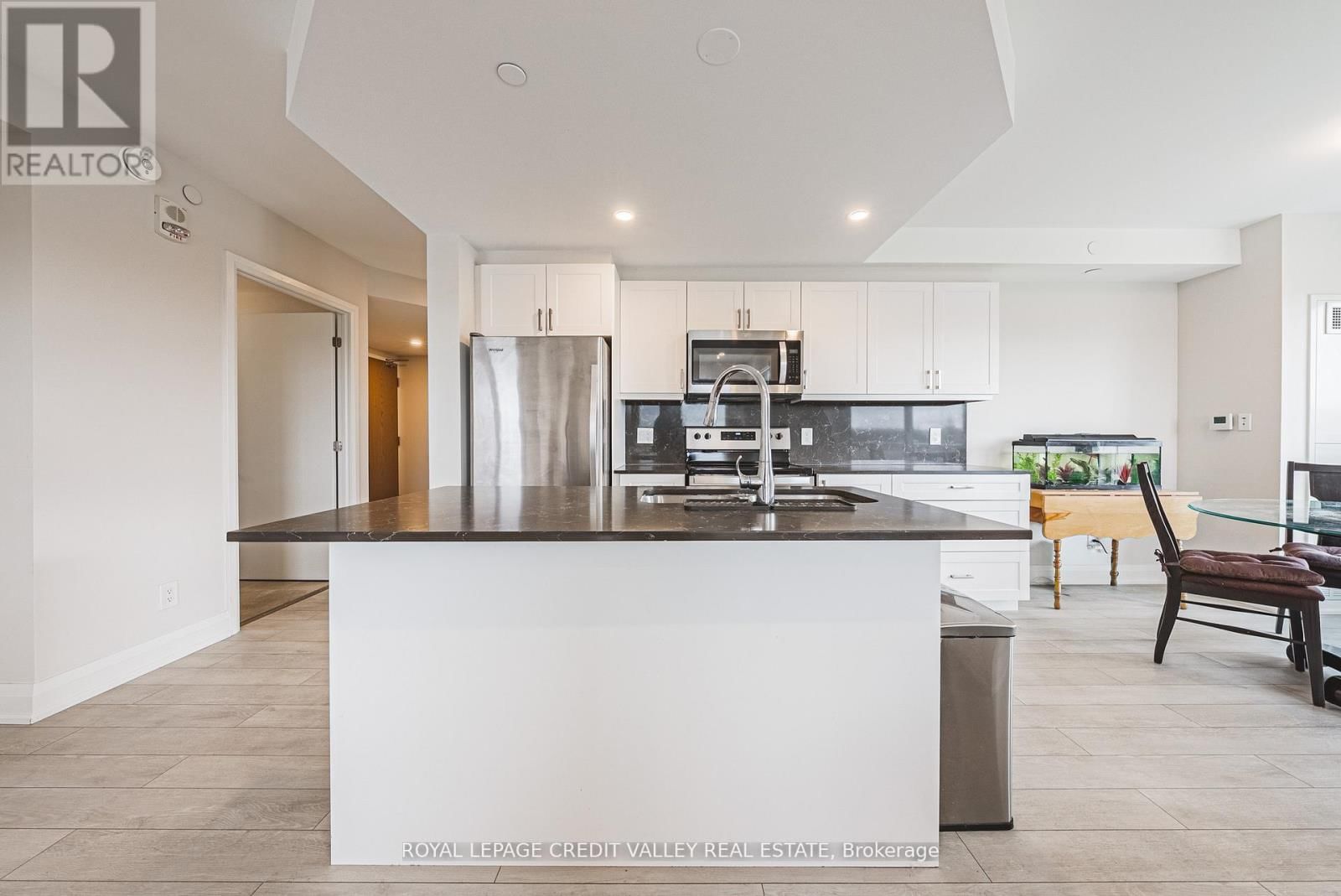 317 - 58 LAKESIDE TERRACE Image 11