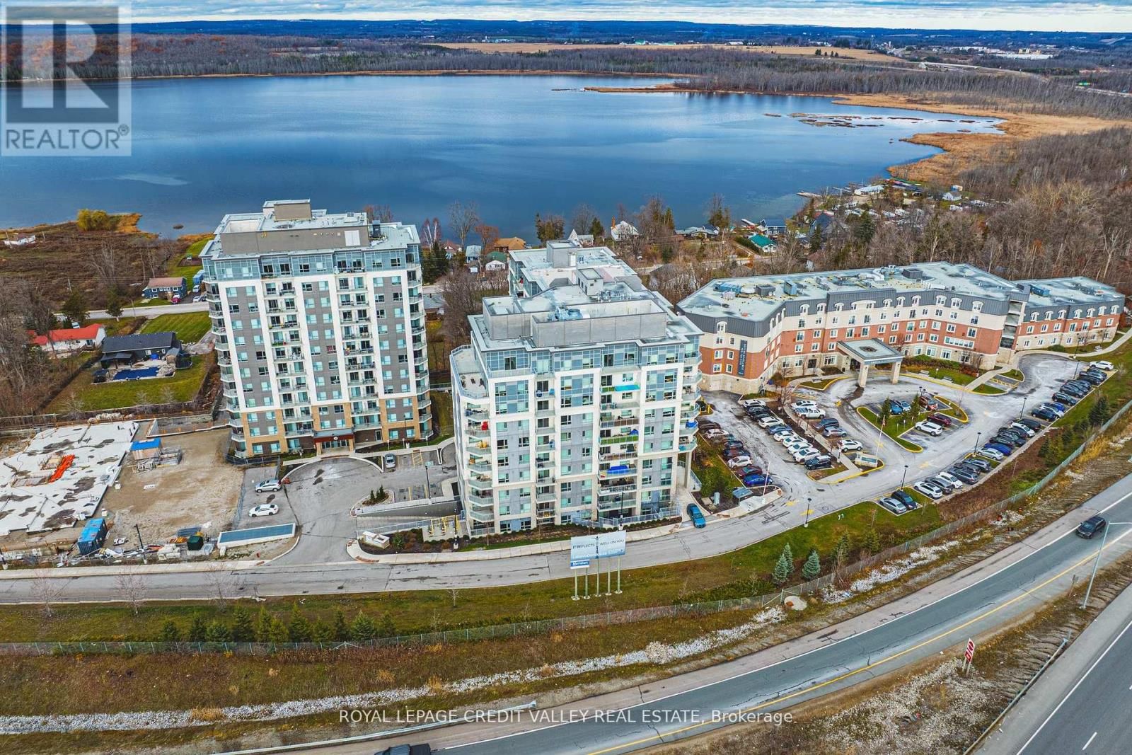 317 - 58 LAKESIDE TERRACE Image 2