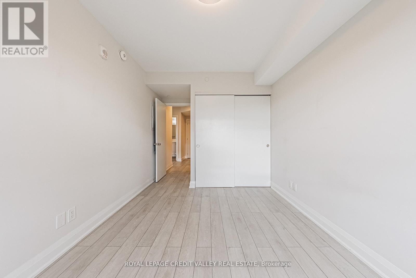 317 - 58 LAKESIDE TERRACE Image 26