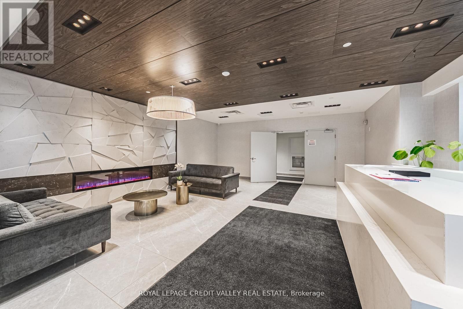 317 - 58 LAKESIDE TERRACE Image 6