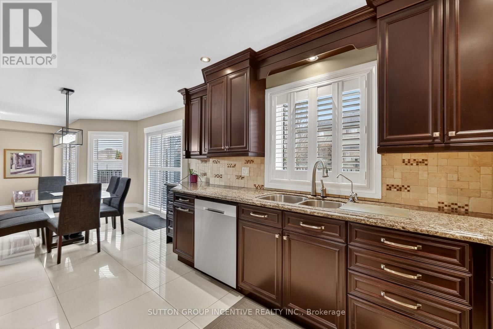 4 CHANTAL STREET Image 15