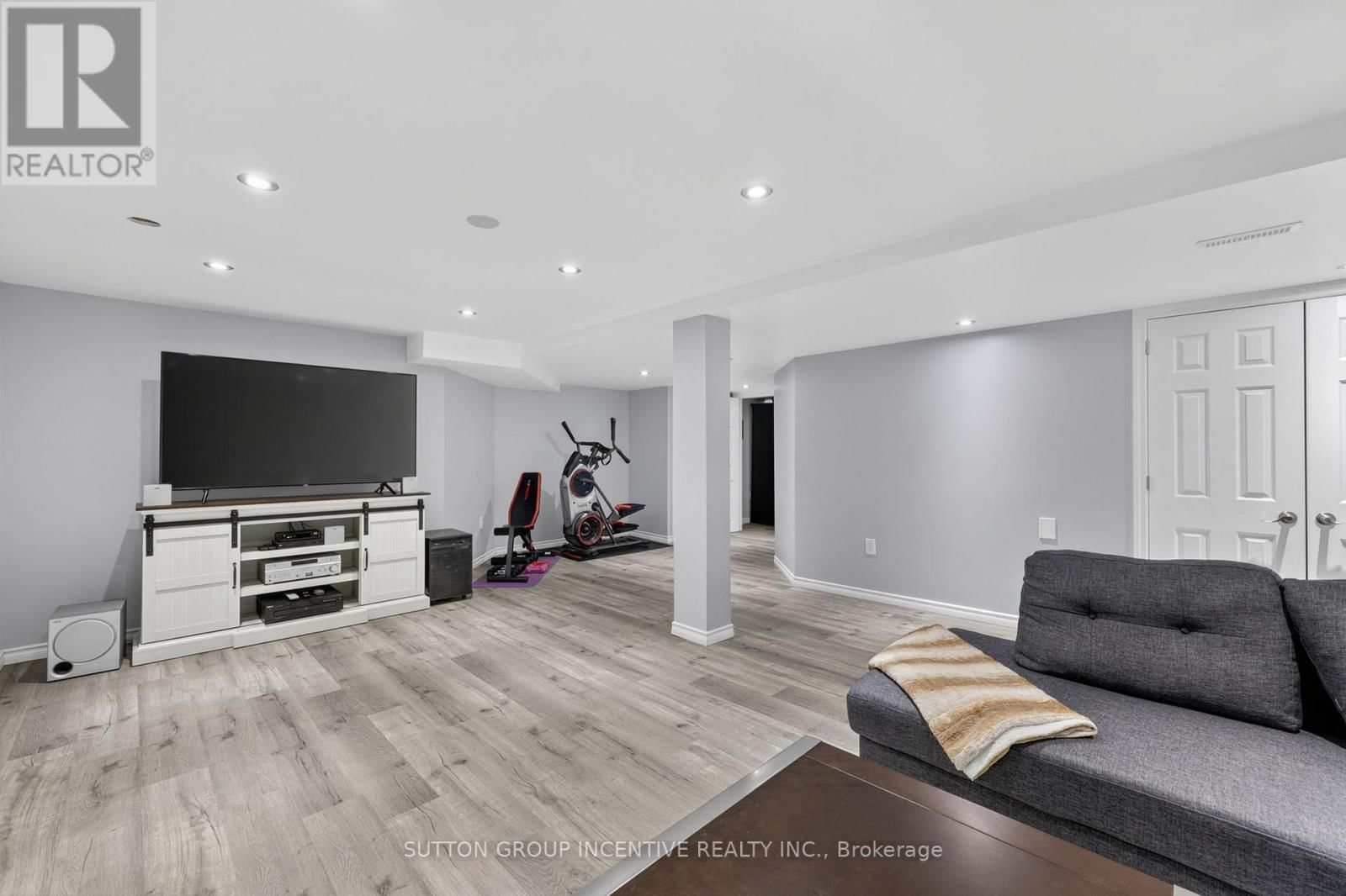 4 CHANTAL STREET Image 36