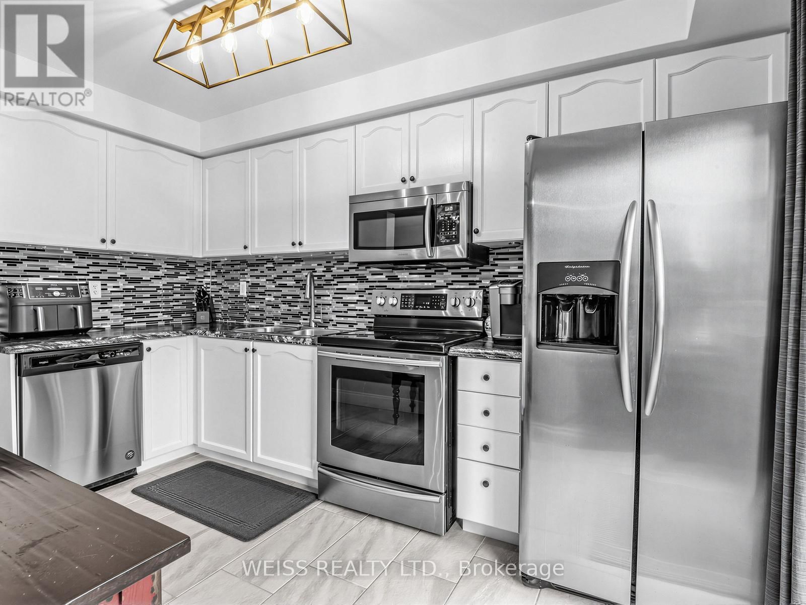 12 SUNSET PLACE Image 12