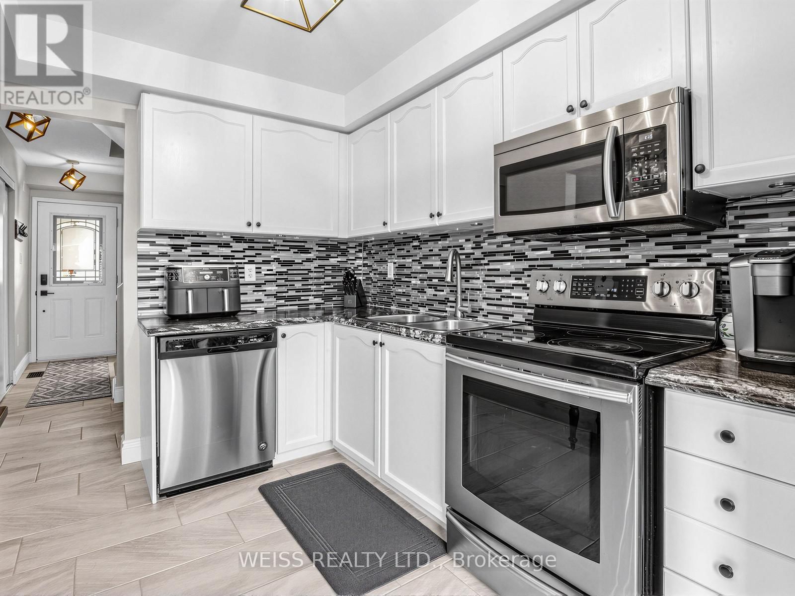 12 SUNSET PLACE Image 13