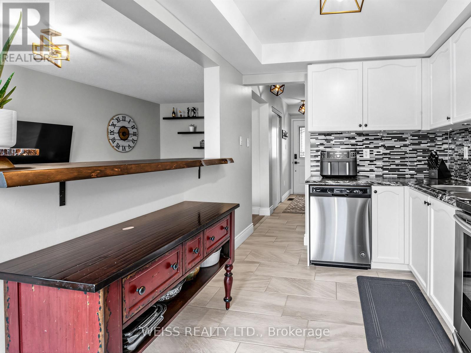 12 SUNSET PLACE Image 15