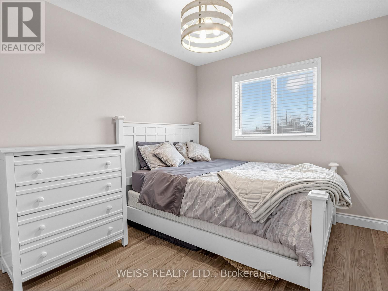 12 SUNSET PLACE Image 23