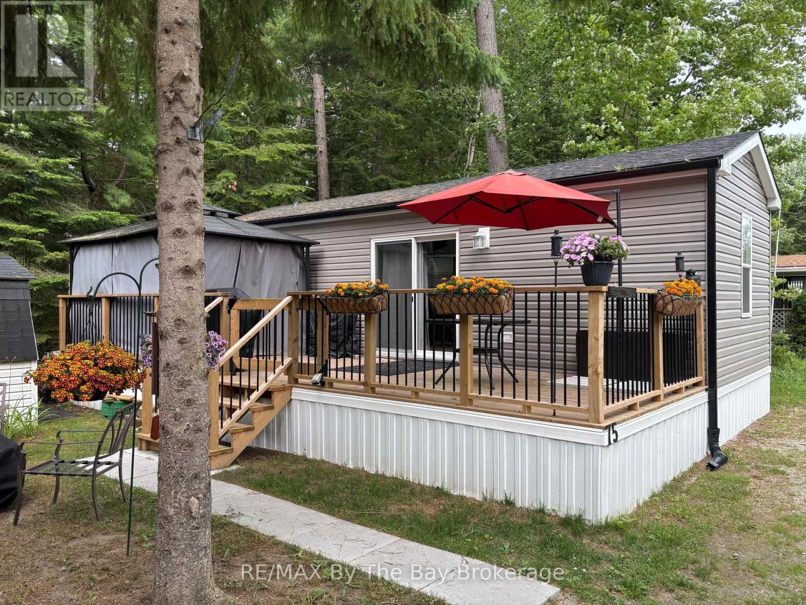 75 - 85 THEME PARK DRIVE Image 1