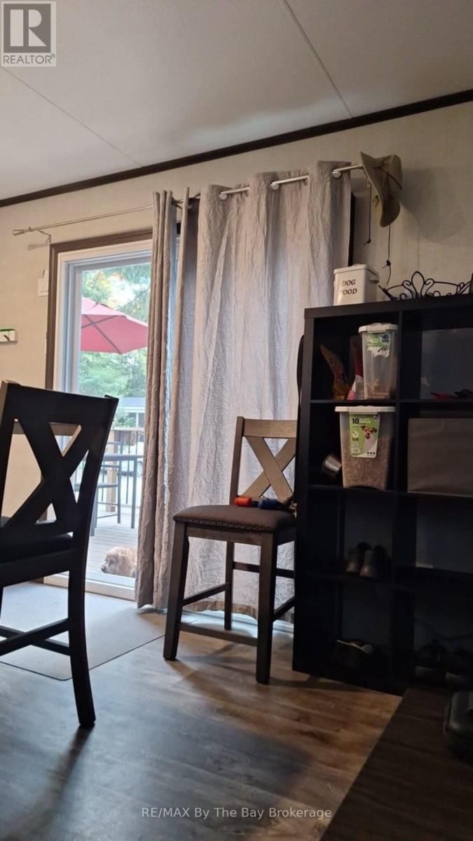 75 - 85 THEME PARK DRIVE Image 15