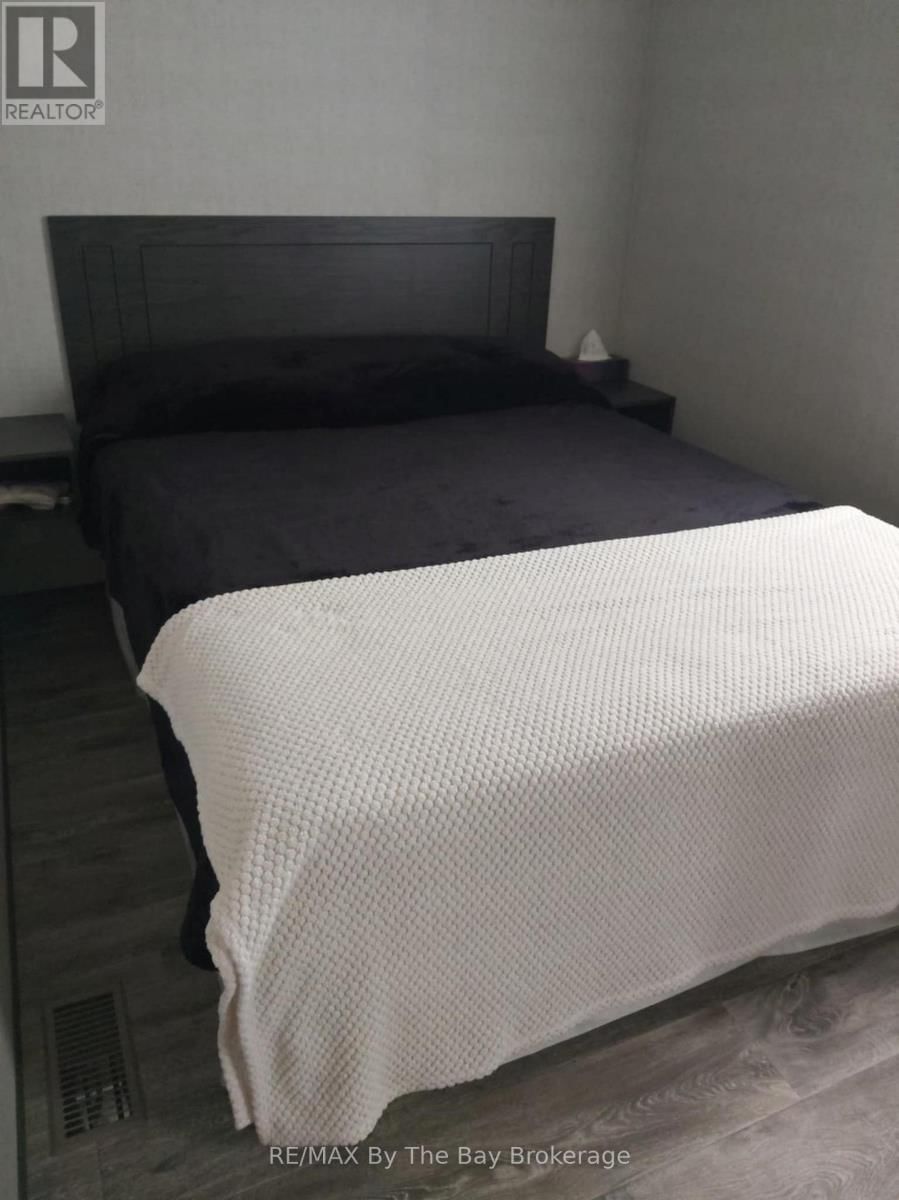 75 - 85 THEME PARK DRIVE Image 17