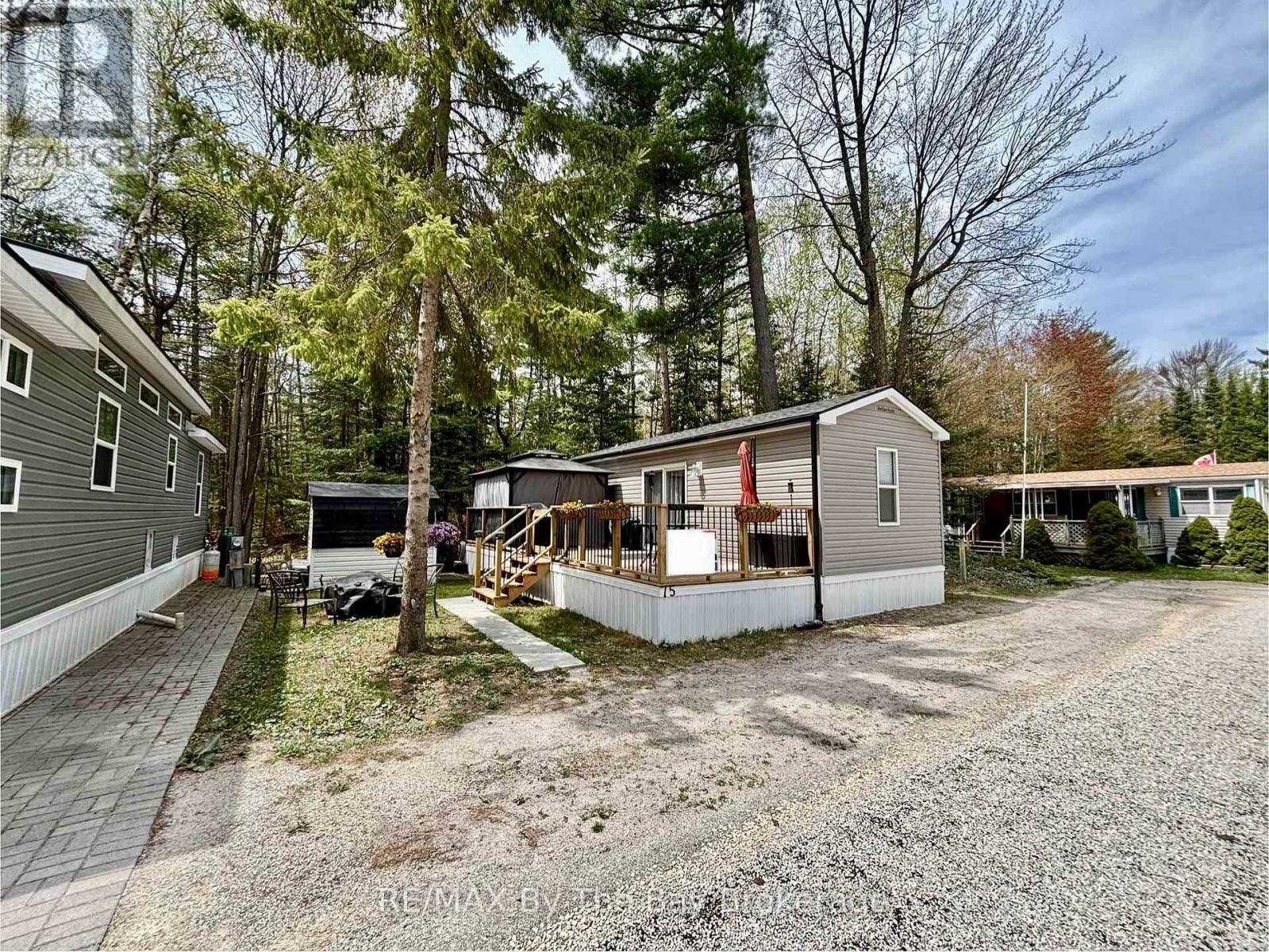 75 - 85 THEME PARK DRIVE Image 20