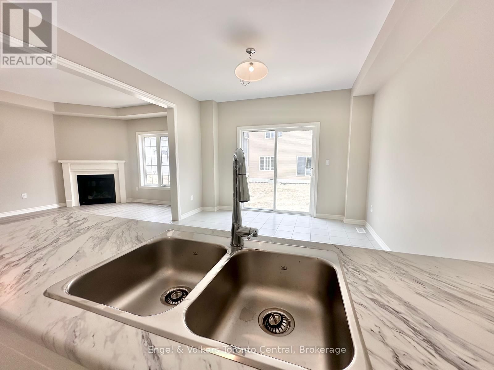 209 CLIPPER DRIVE Image 8