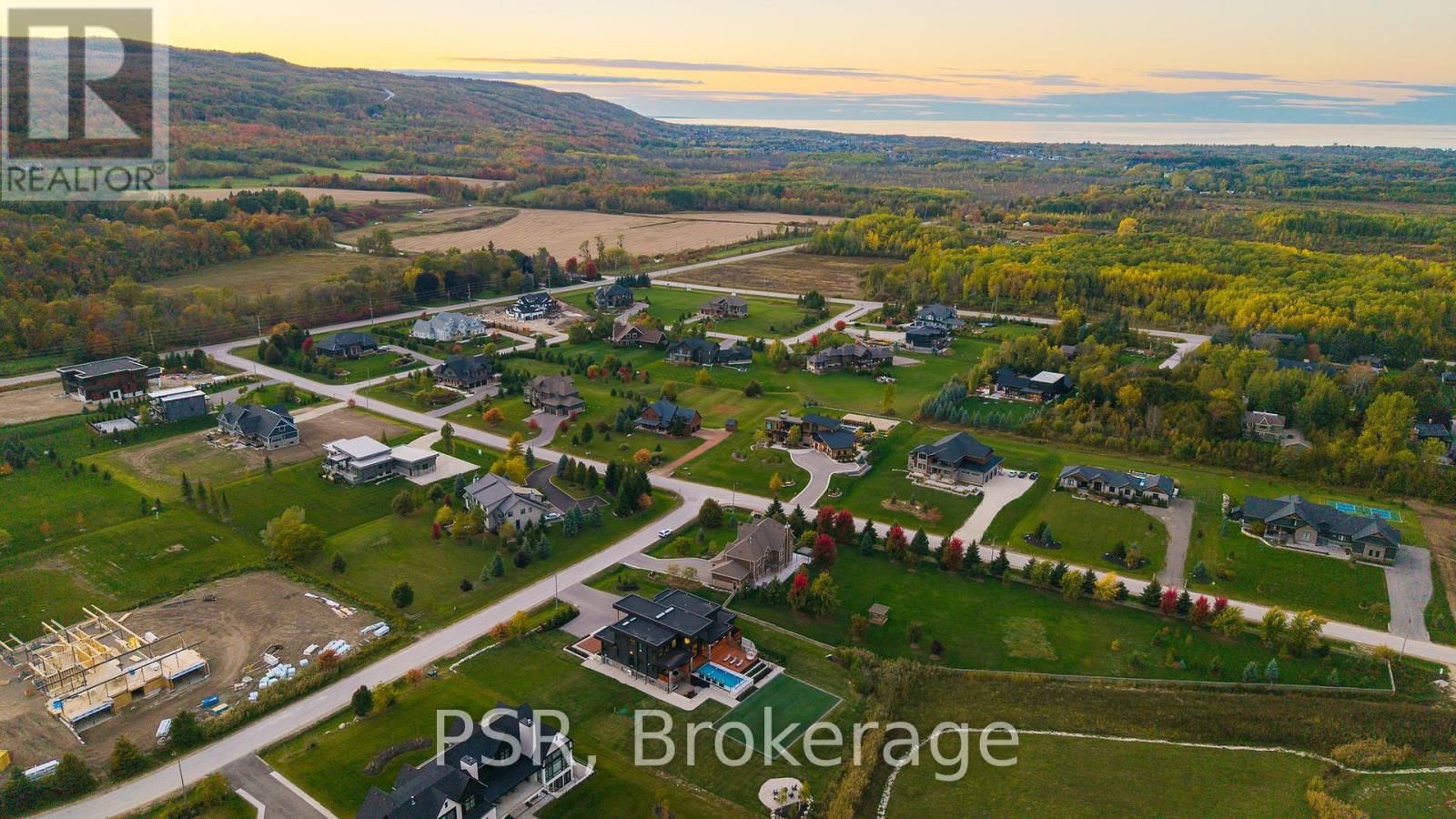 4 RAINTREE COURT Image 32