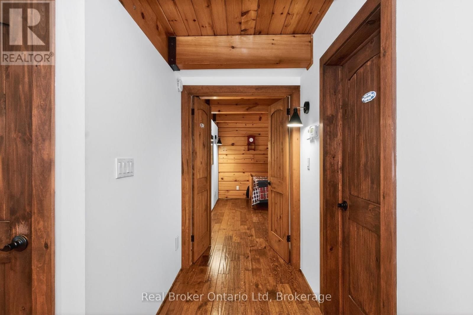 23 CROWN COURT Image 20