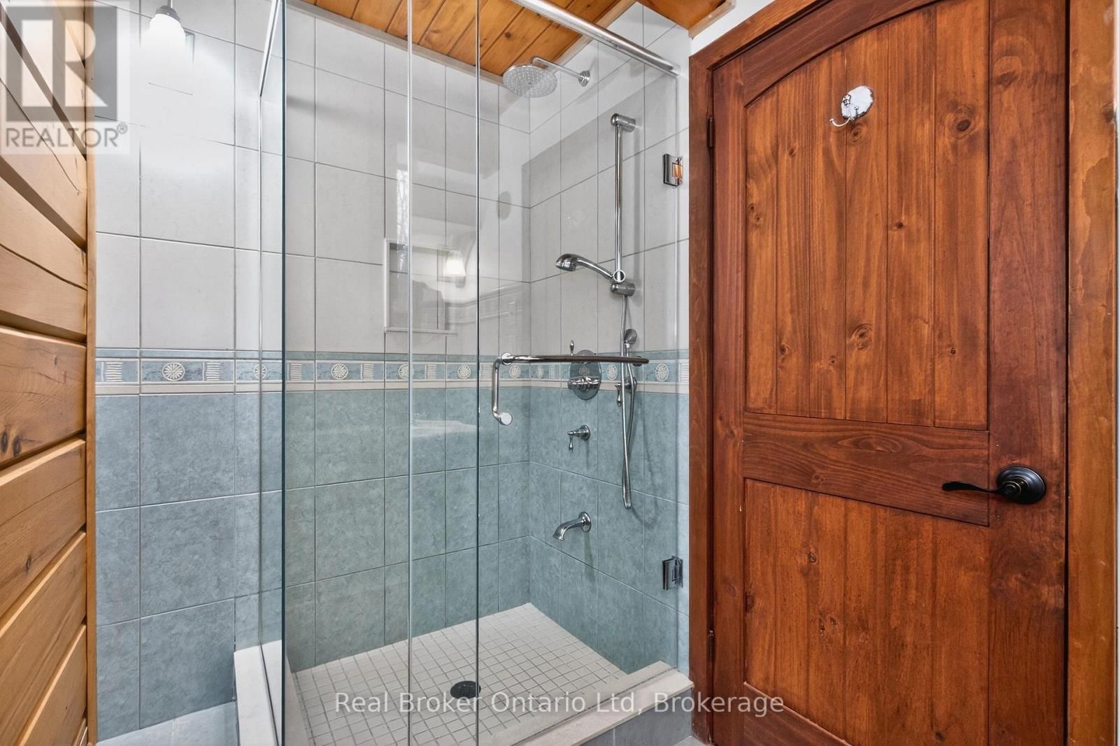 23 CROWN COURT Image 24