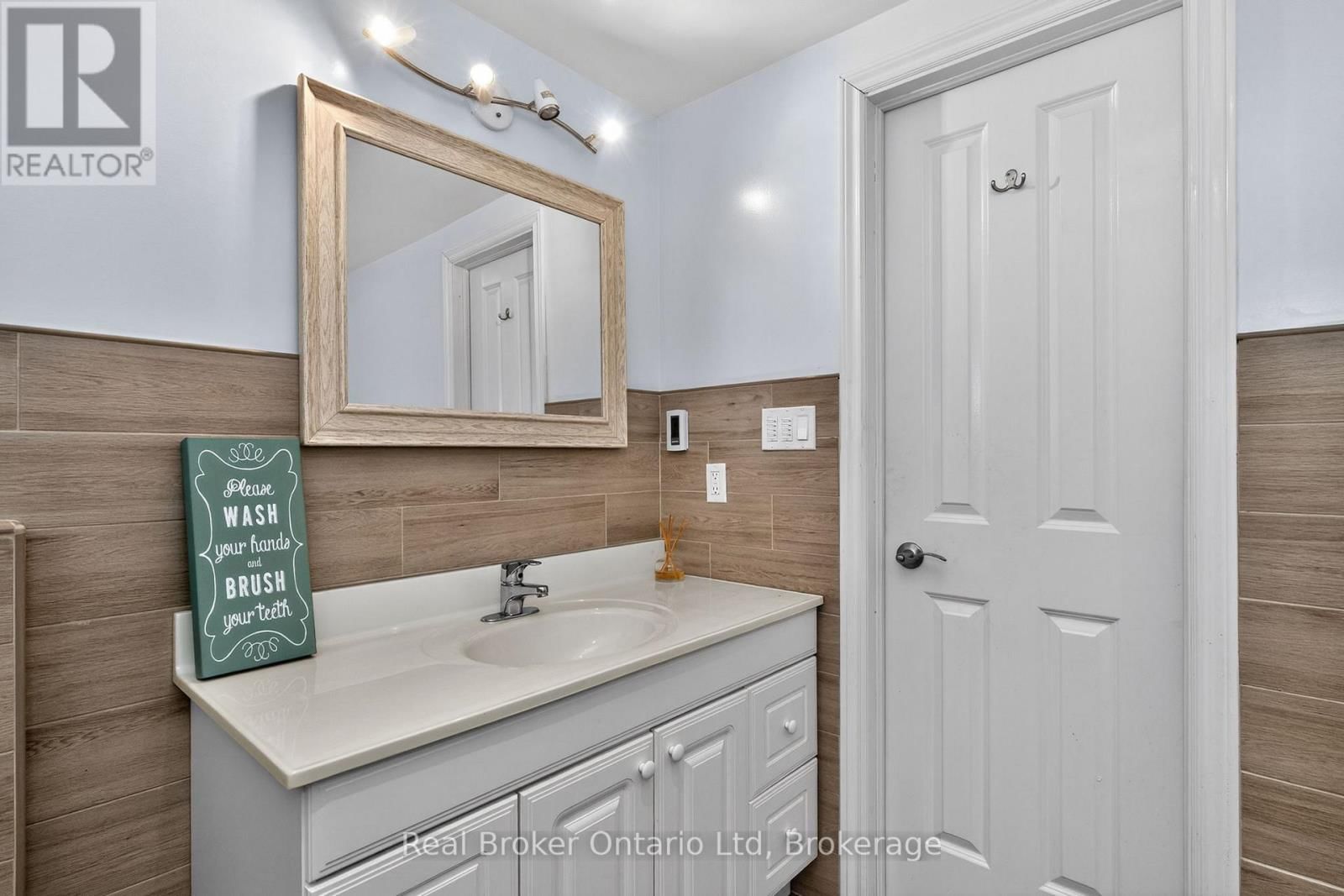 23 CROWN COURT Image 29