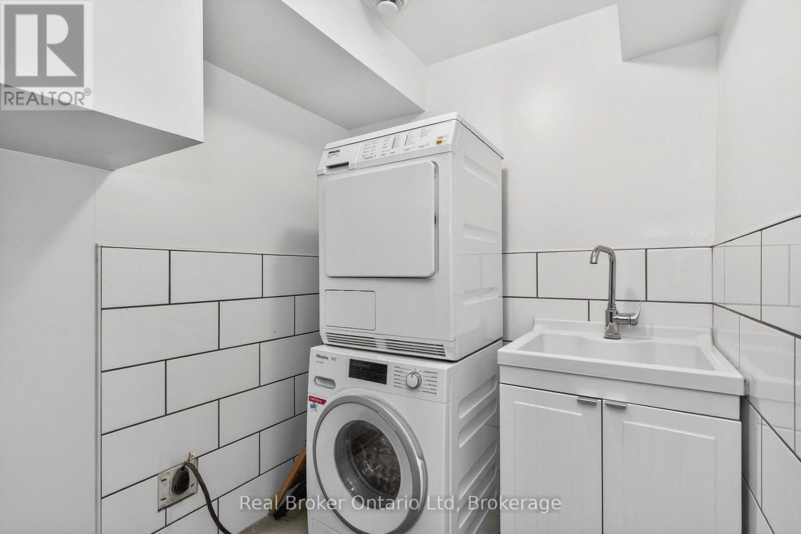 23 CROWN COURT Image 30