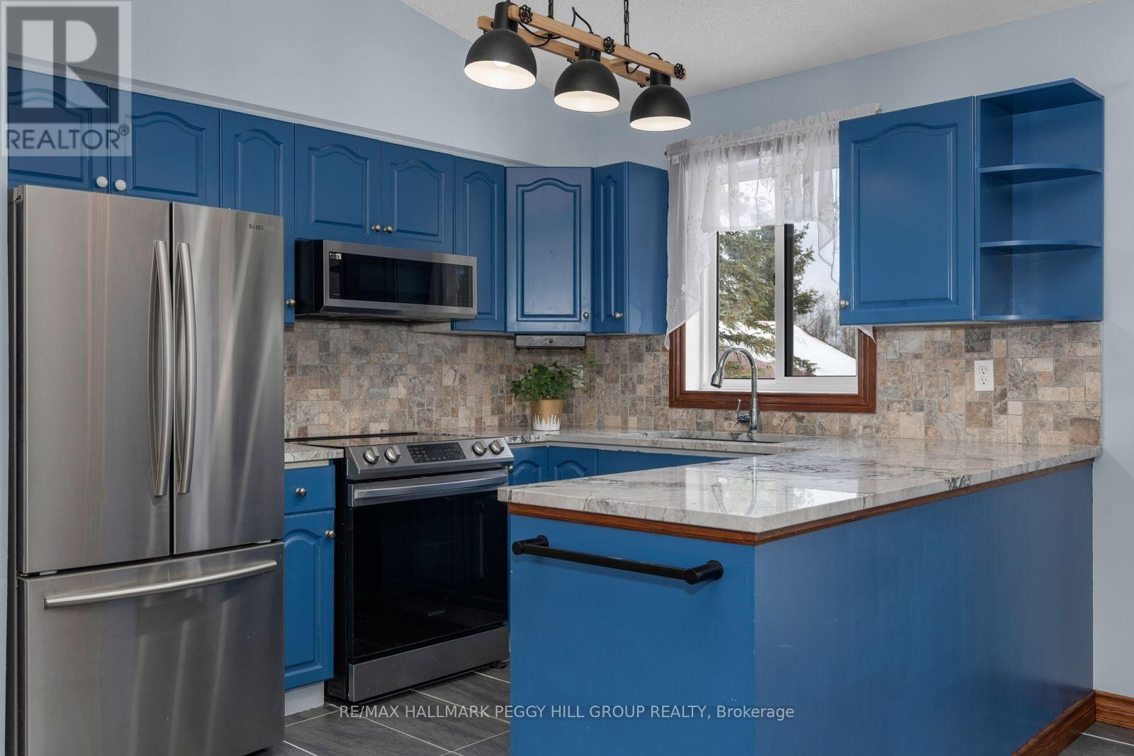 11 HICKORY LANE Image 4