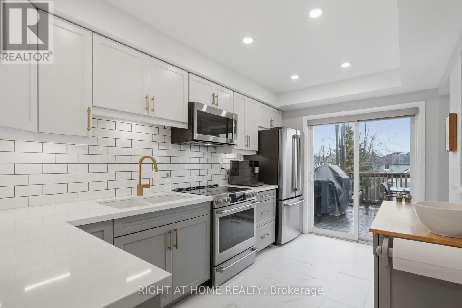 22 SUNSET PLACE Image 10