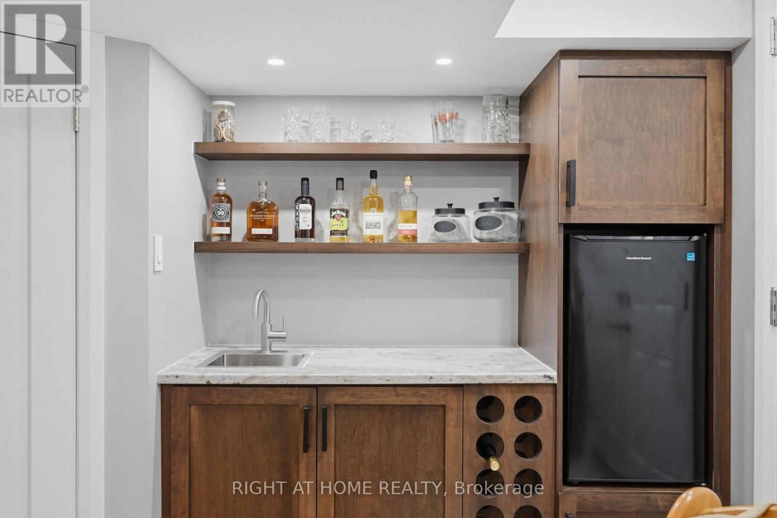 22 SUNSET PLACE Image 22