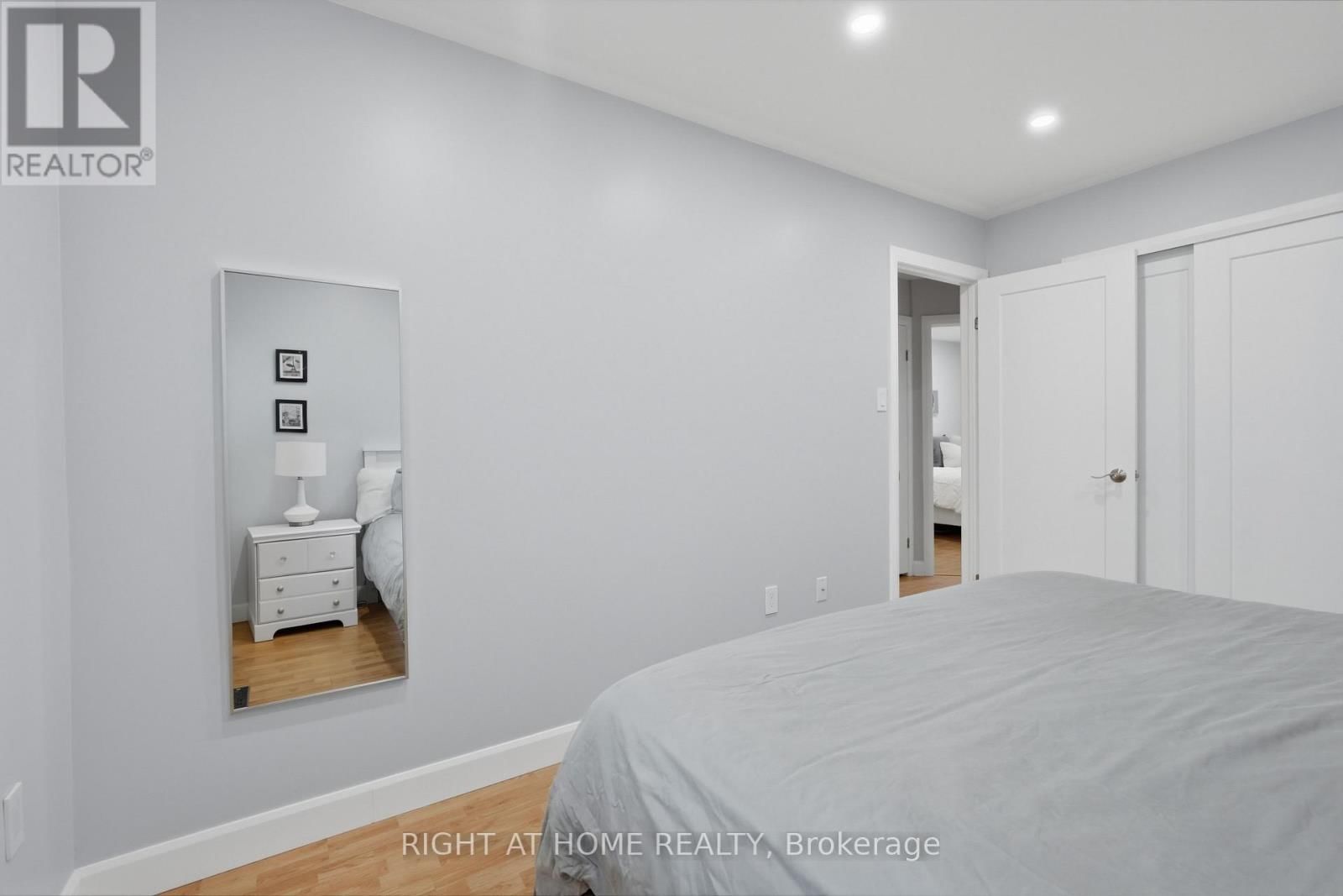 22 SUNSET PLACE Image 32