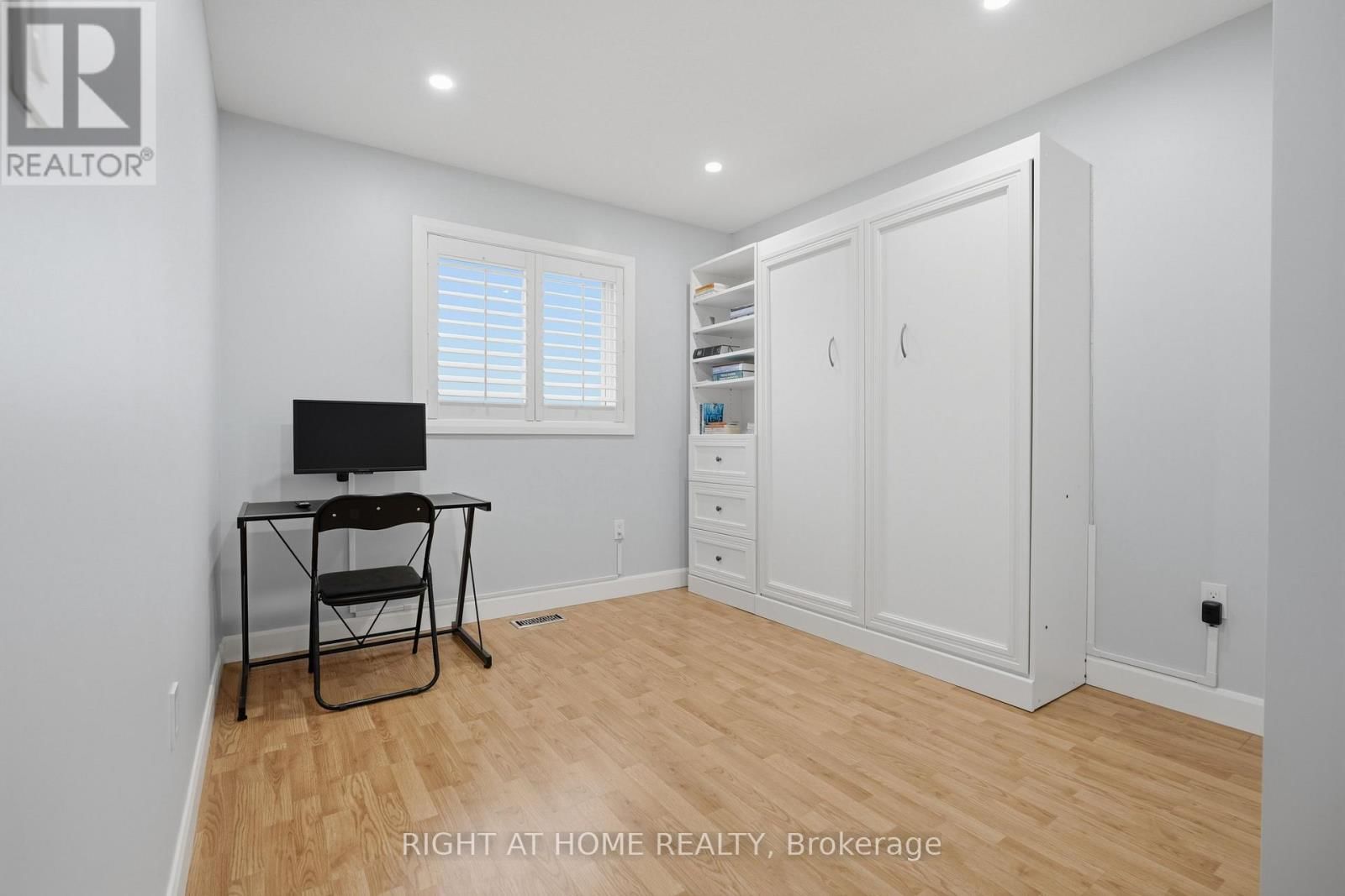 22 SUNSET PLACE Image 35