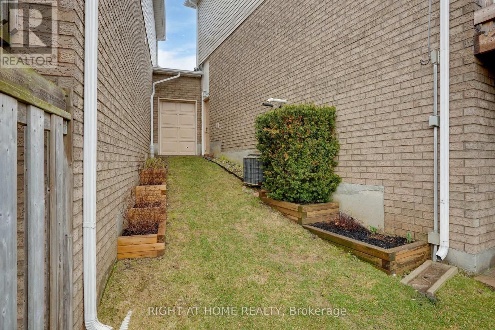 22 SUNSET PLACE Image 47