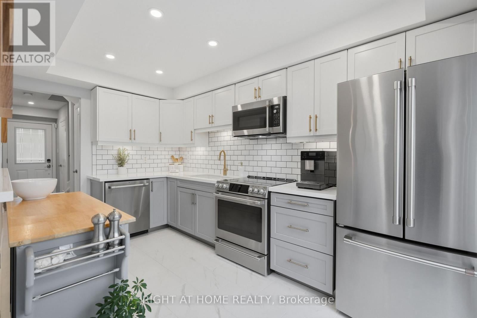 22 SUNSET PLACE Image 8