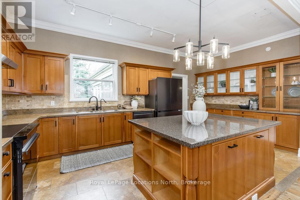 795853 GREY 19 ROAD Image 17