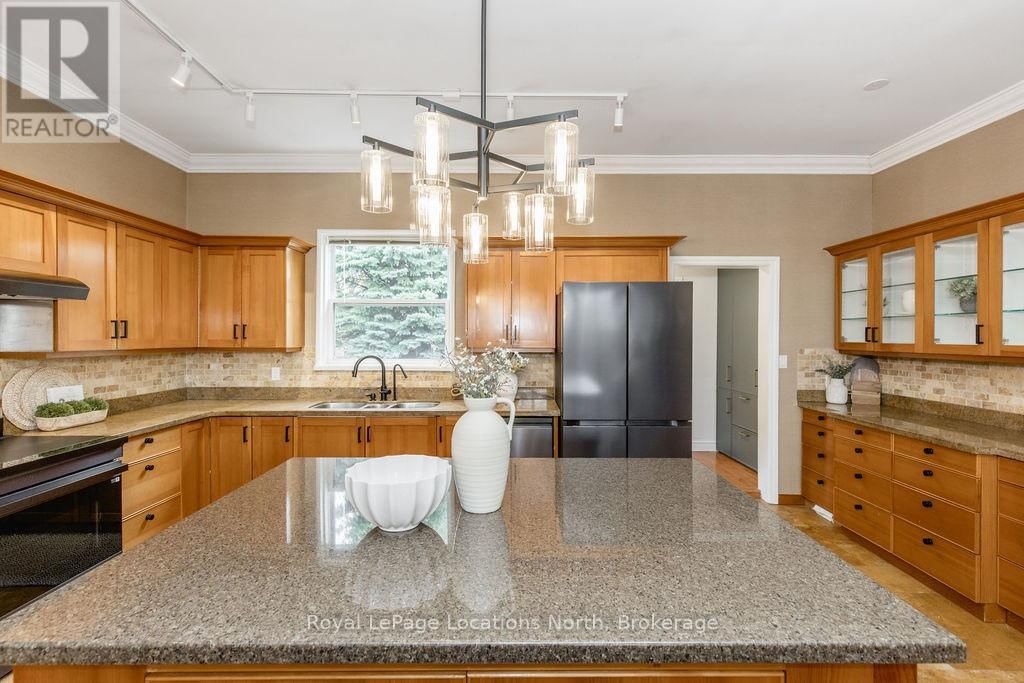 795853 GREY 19 ROAD Image 18