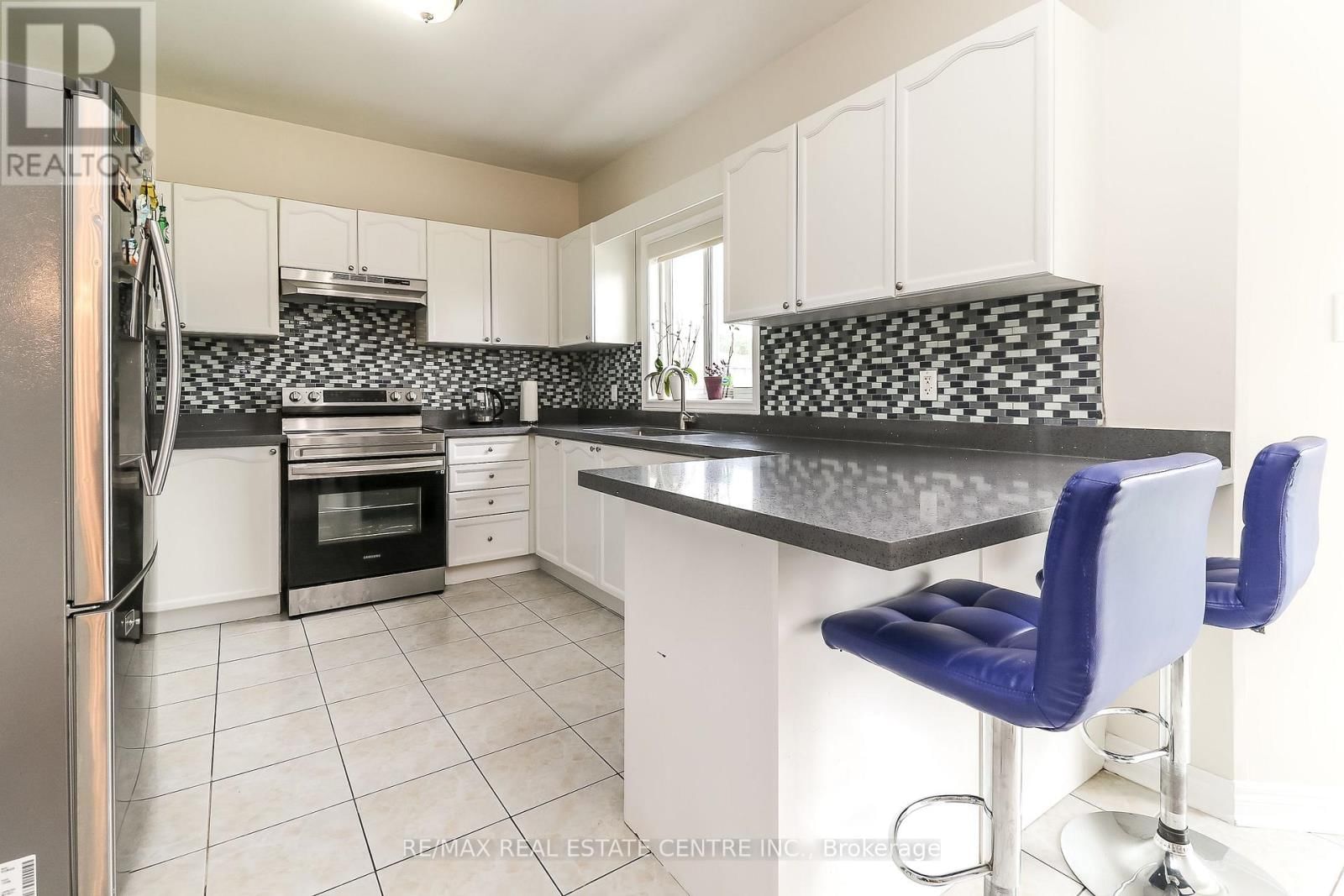 1 SANDRINGHAM DRIVE Image 10