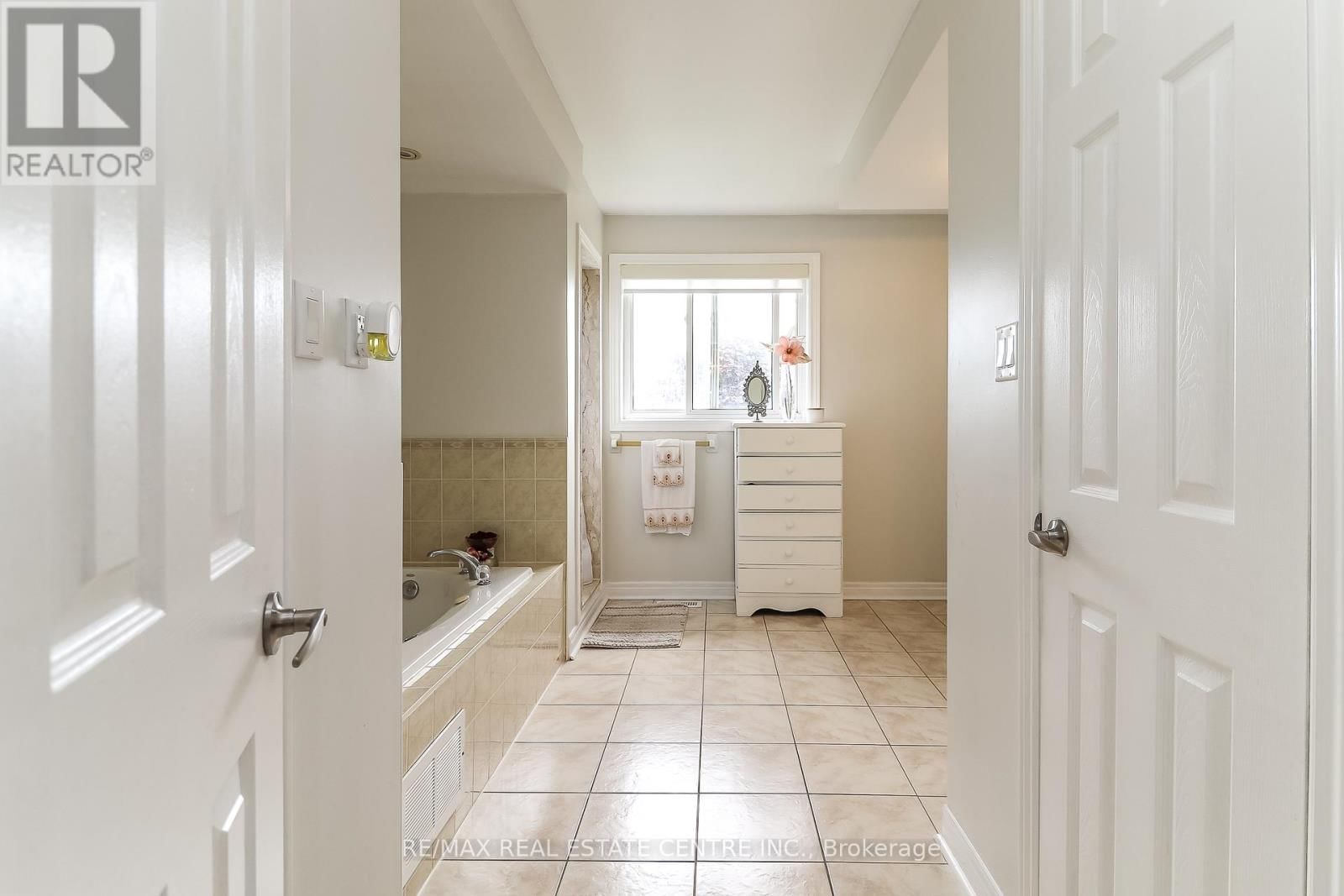 1 SANDRINGHAM DRIVE Image 29