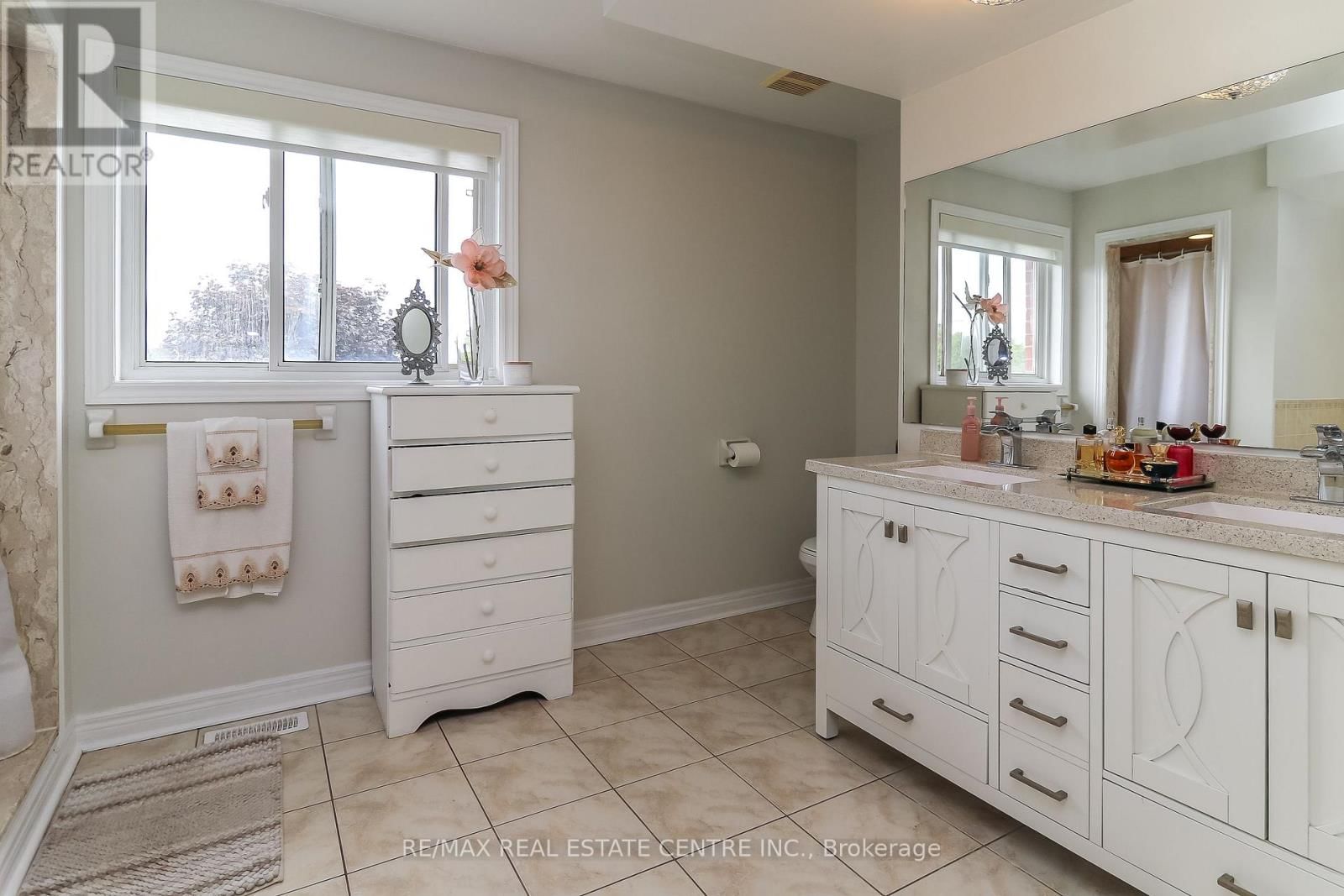 1 SANDRINGHAM DRIVE Image 30