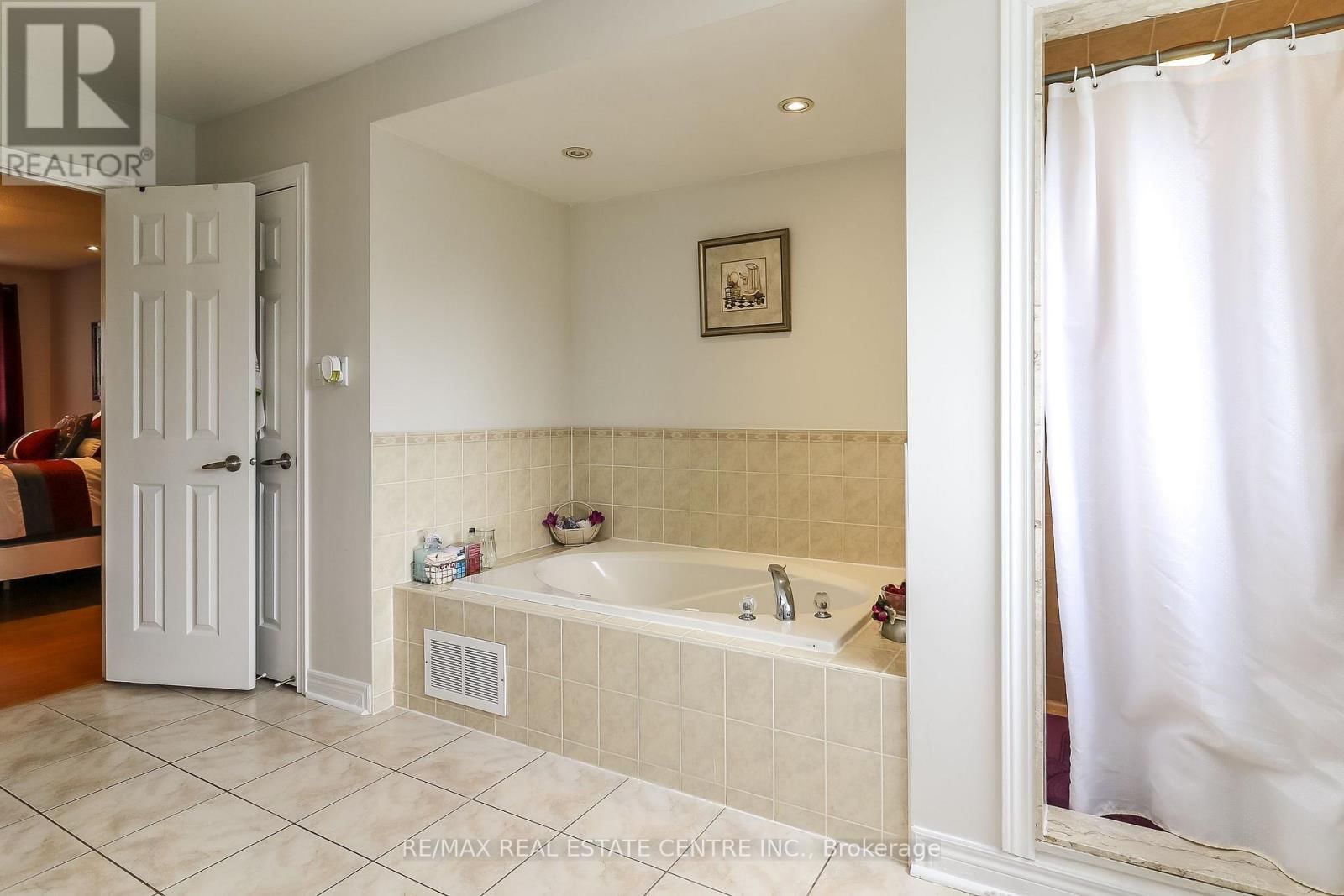 1 SANDRINGHAM DRIVE Image 31