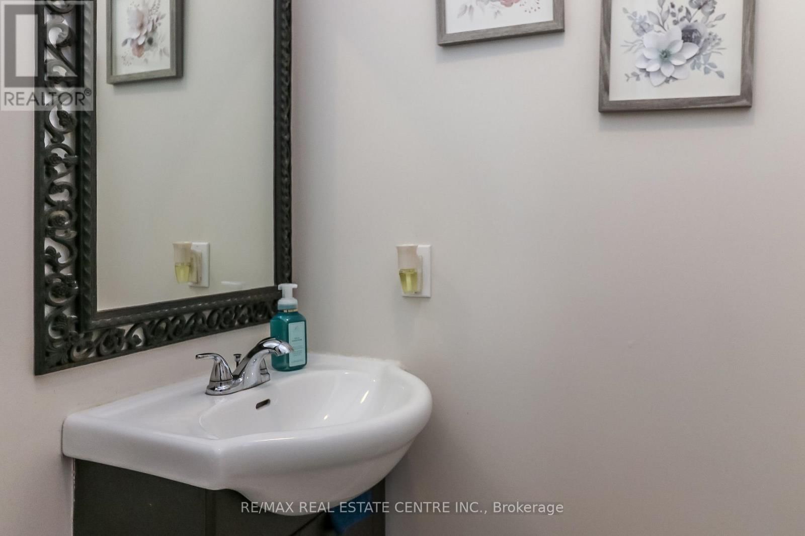 1 SANDRINGHAM DRIVE Image 33