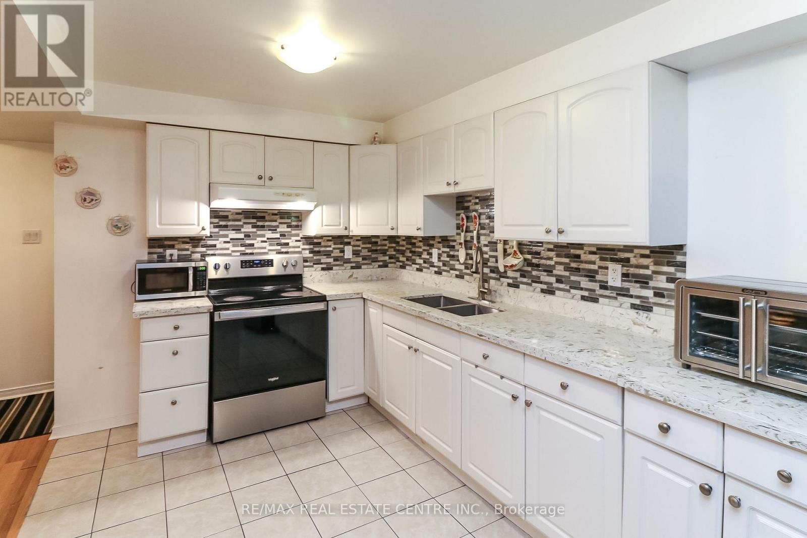 1 SANDRINGHAM DRIVE Image 37