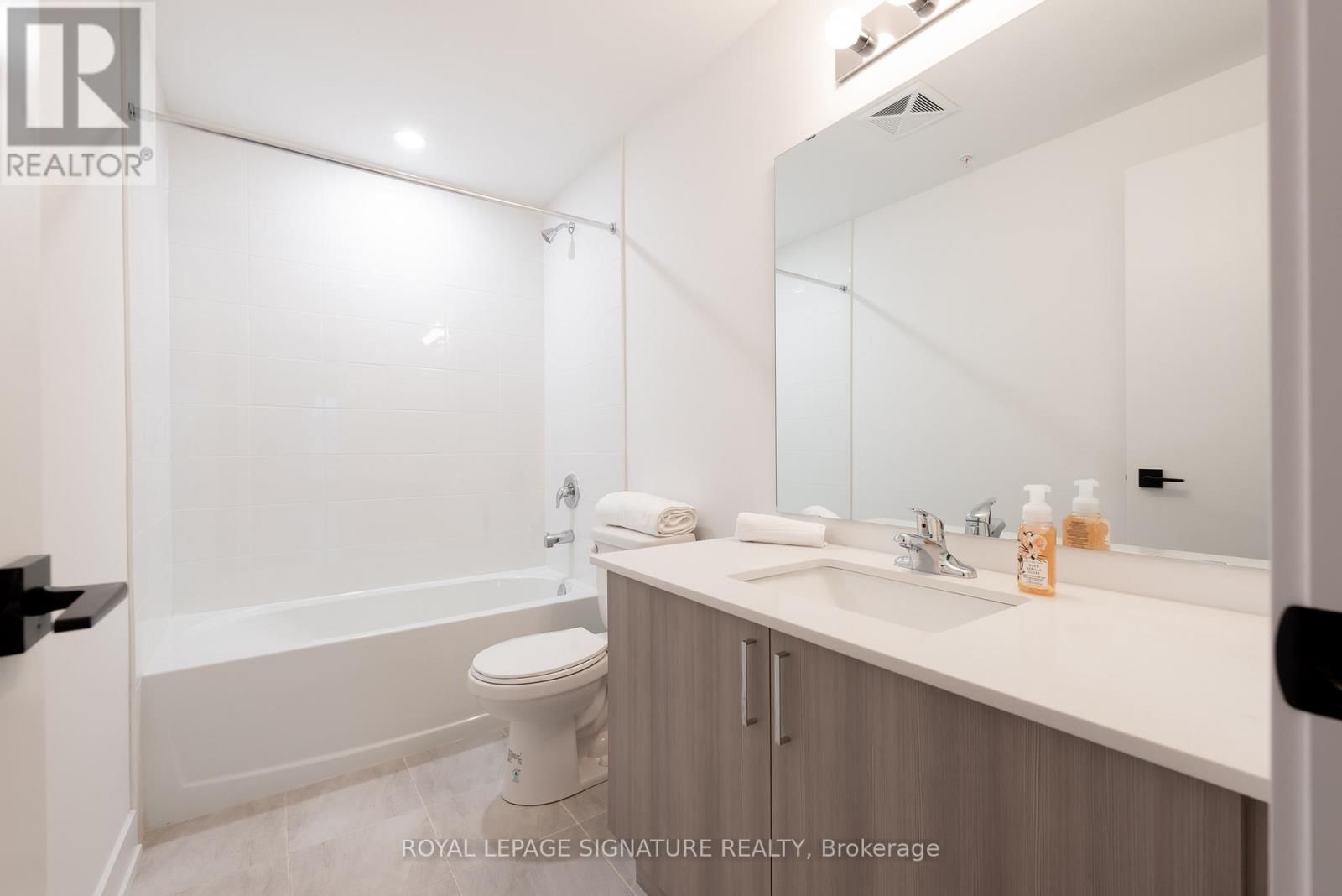 306 - 8 CULINARY LANE Image 13