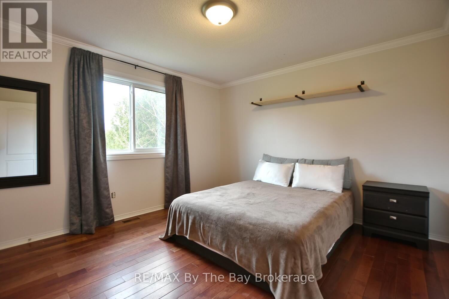 215 MONTREAL STREET Image 17