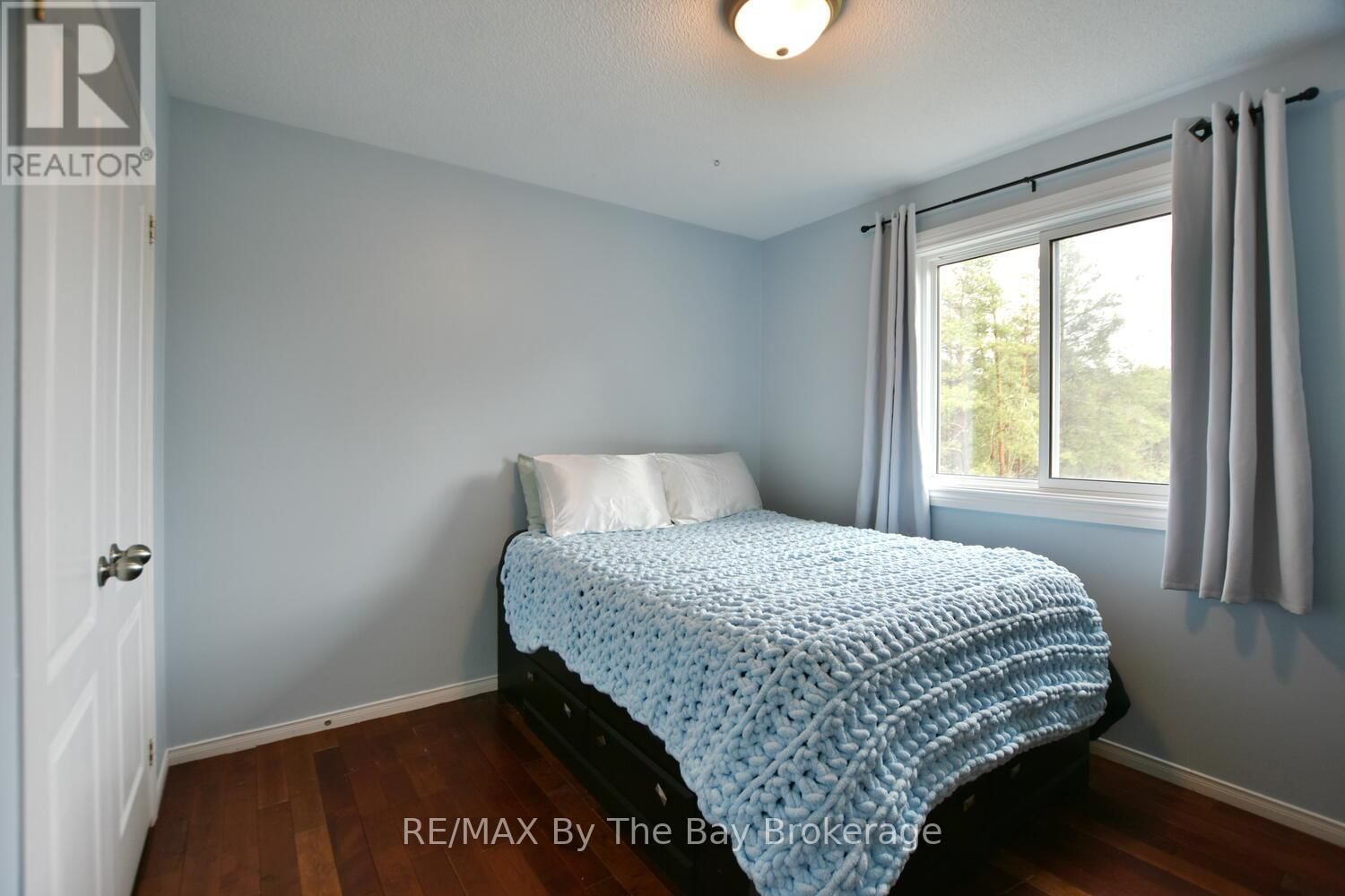 215 MONTREAL STREET Image 19