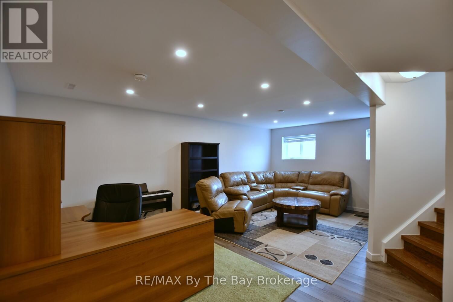 215 MONTREAL STREET Image 23