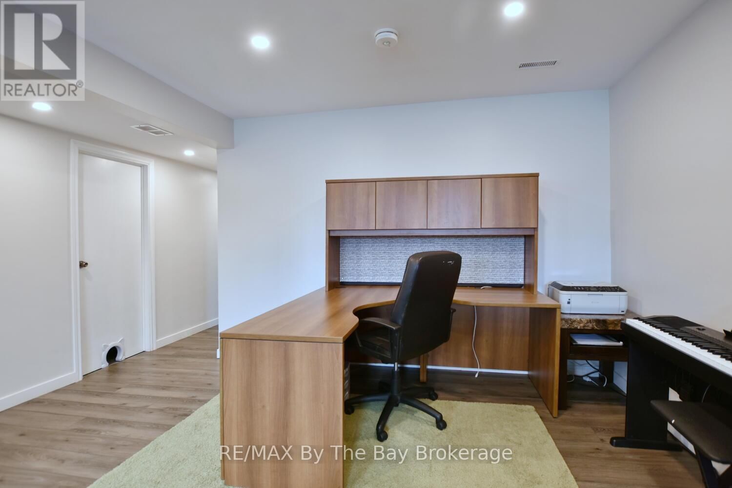 215 MONTREAL STREET Image 24