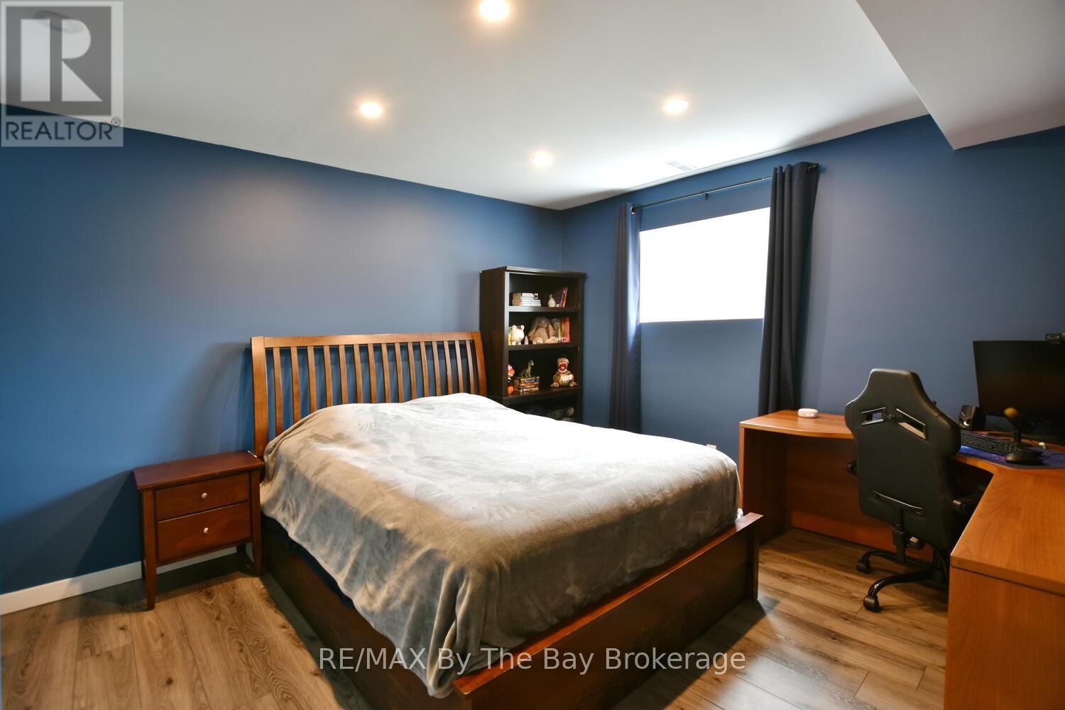 215 MONTREAL STREET Image 26