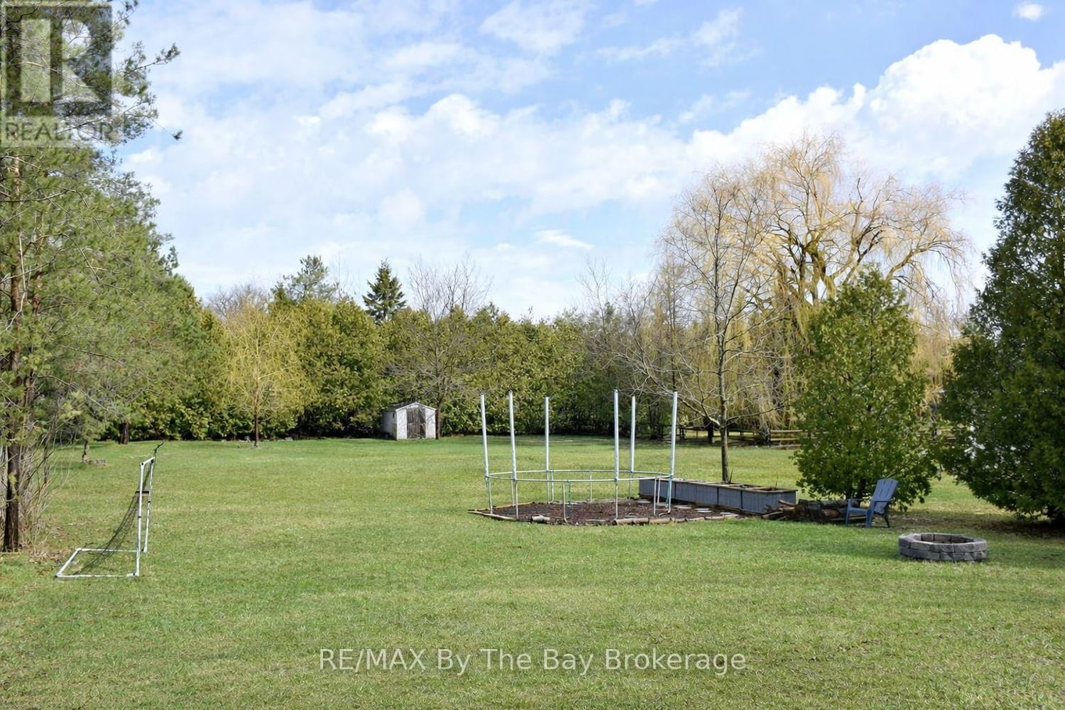 215 MONTREAL STREET Image 33