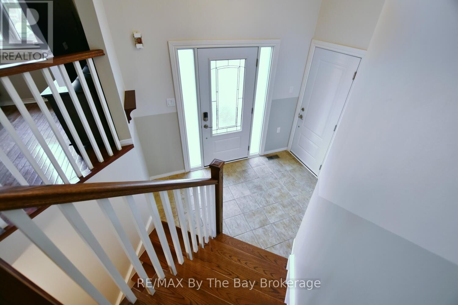 215 MONTREAL STREET Image 7