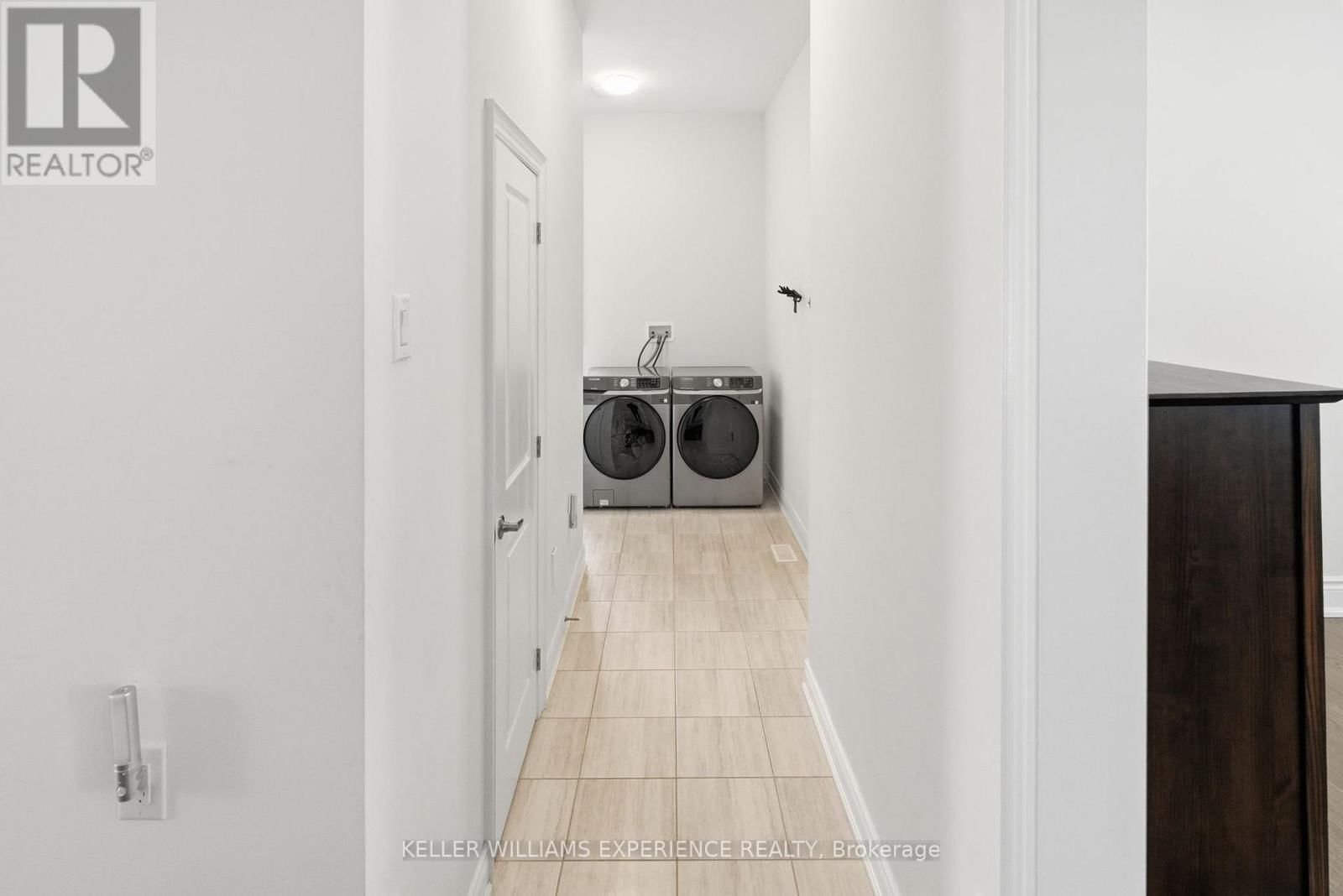 4 FOREST HEIGHTS COURT Image 23