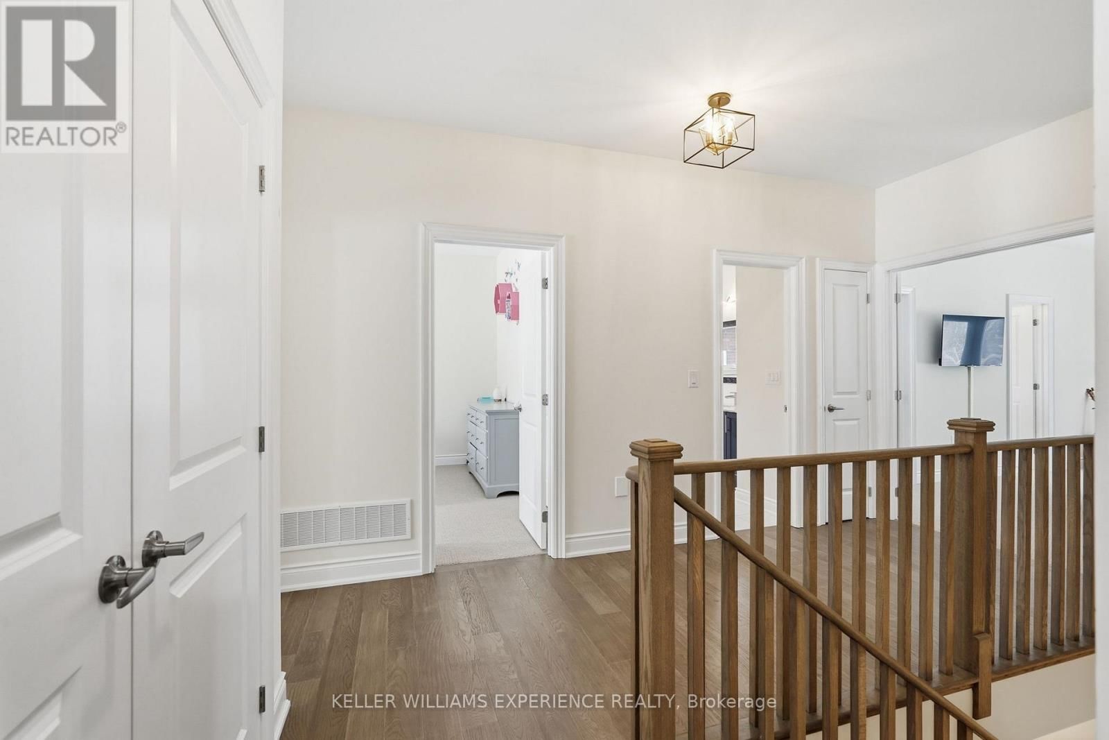 4 FOREST HEIGHTS COURT Image 24