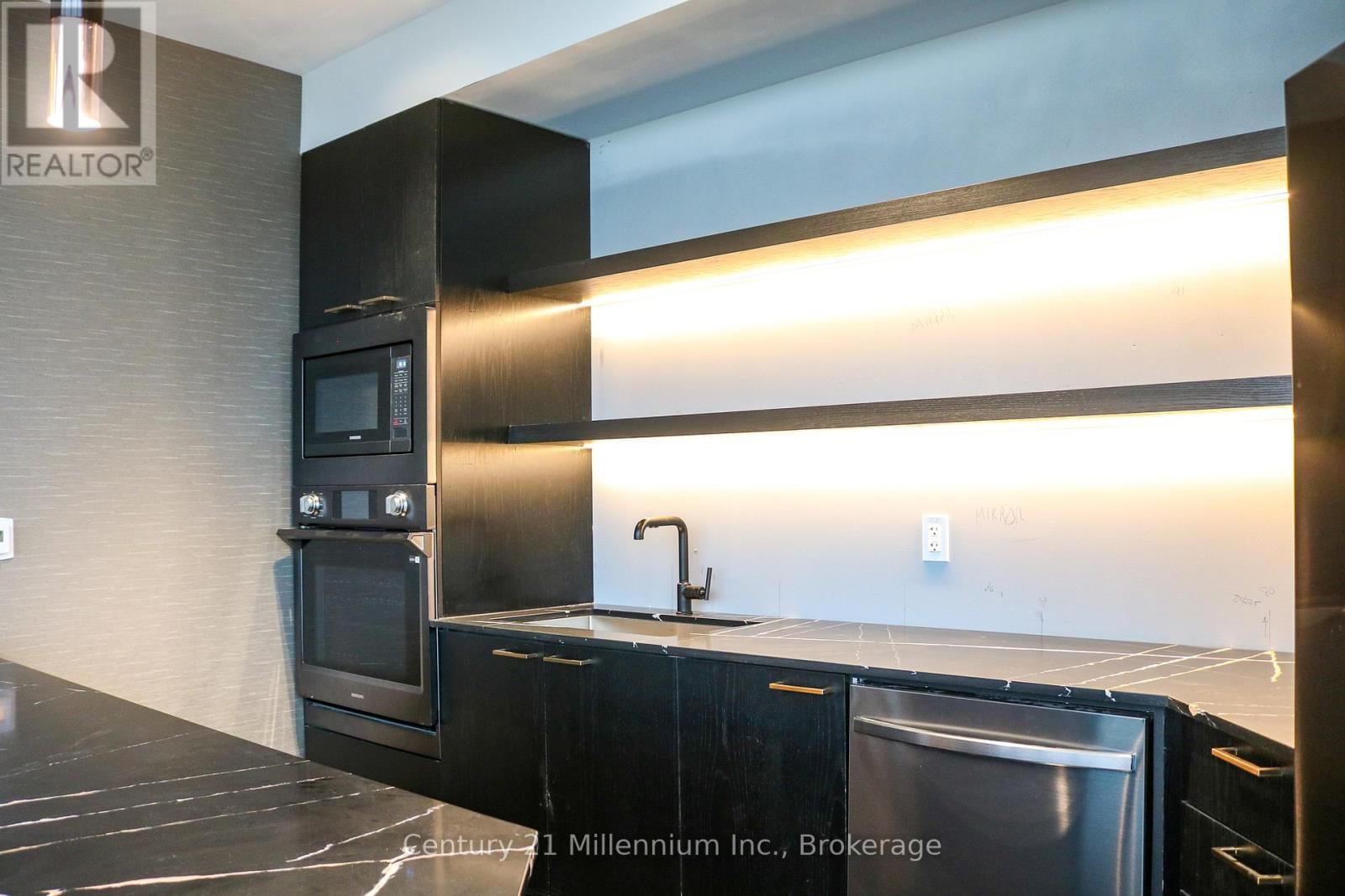 410 - 1 HUME STREET Image 9