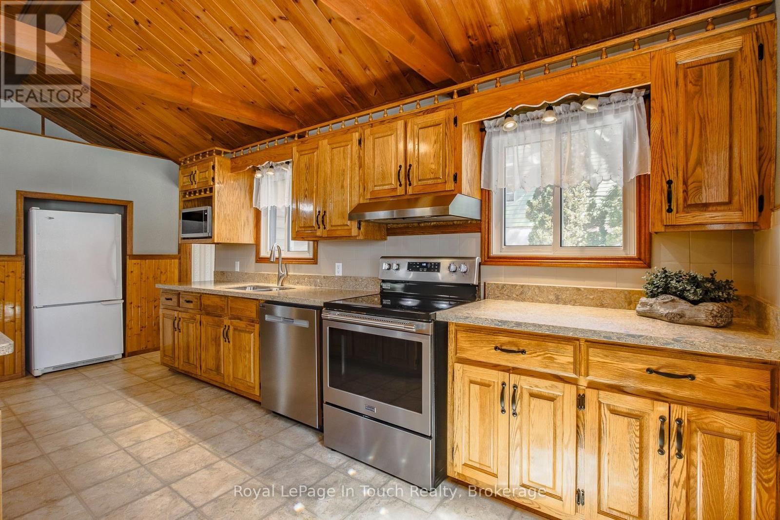 36 CARD AVENUE Image 10